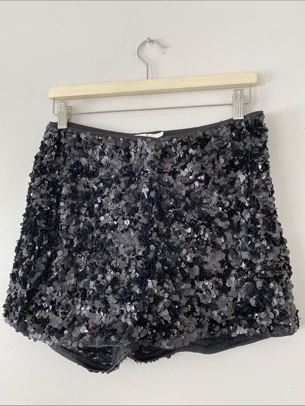 Lush Black Chunky High-Rise Shinny Sequin Shorts Sz L Party Holiday Chic